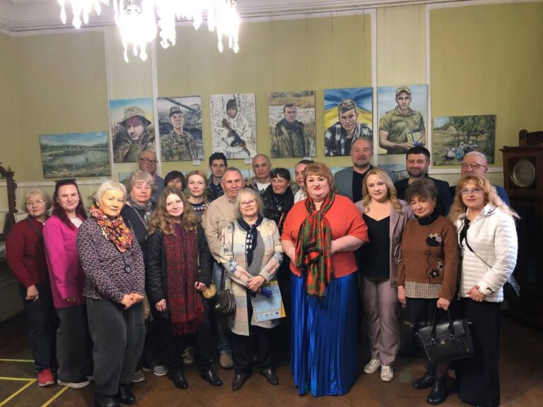 Детальніше про статтю Виставка “ПАМ’ЯТЬ РІДНОЇ ЗЕМЛІ”