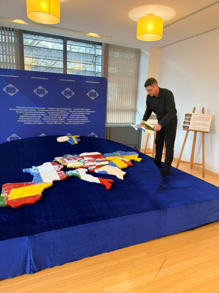 Детальніше про статтю НСХУ презентує у Брюсселі мистецький символ європейської інтеграції України