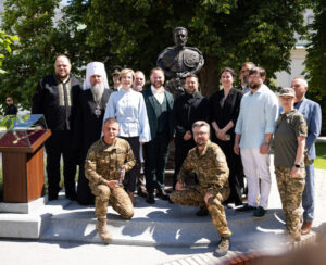 Детальніше про статтю Члени НСХУ створили пам’ятний знак Івану Мазепі
